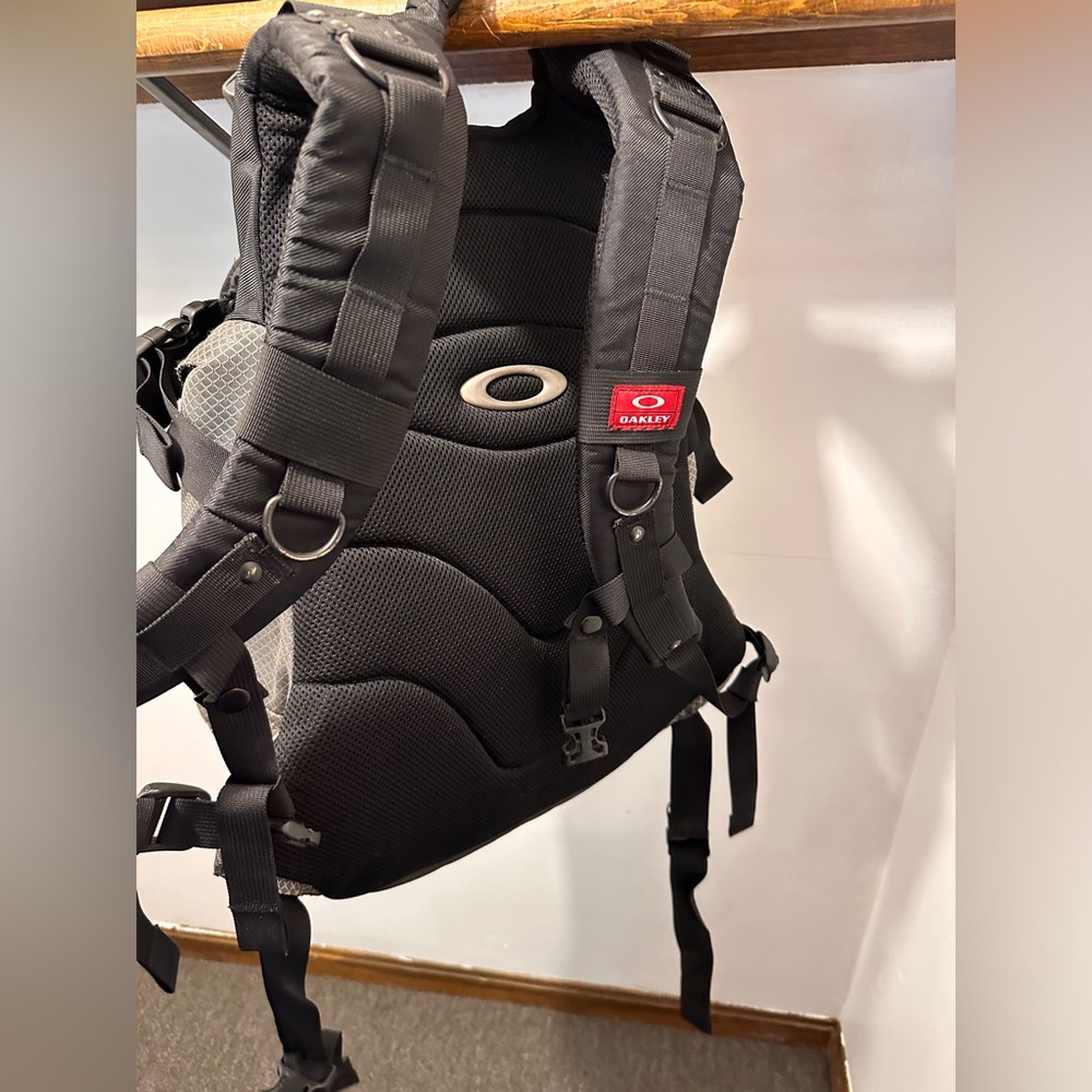 Oakley Back pack - Picture 15 of 16